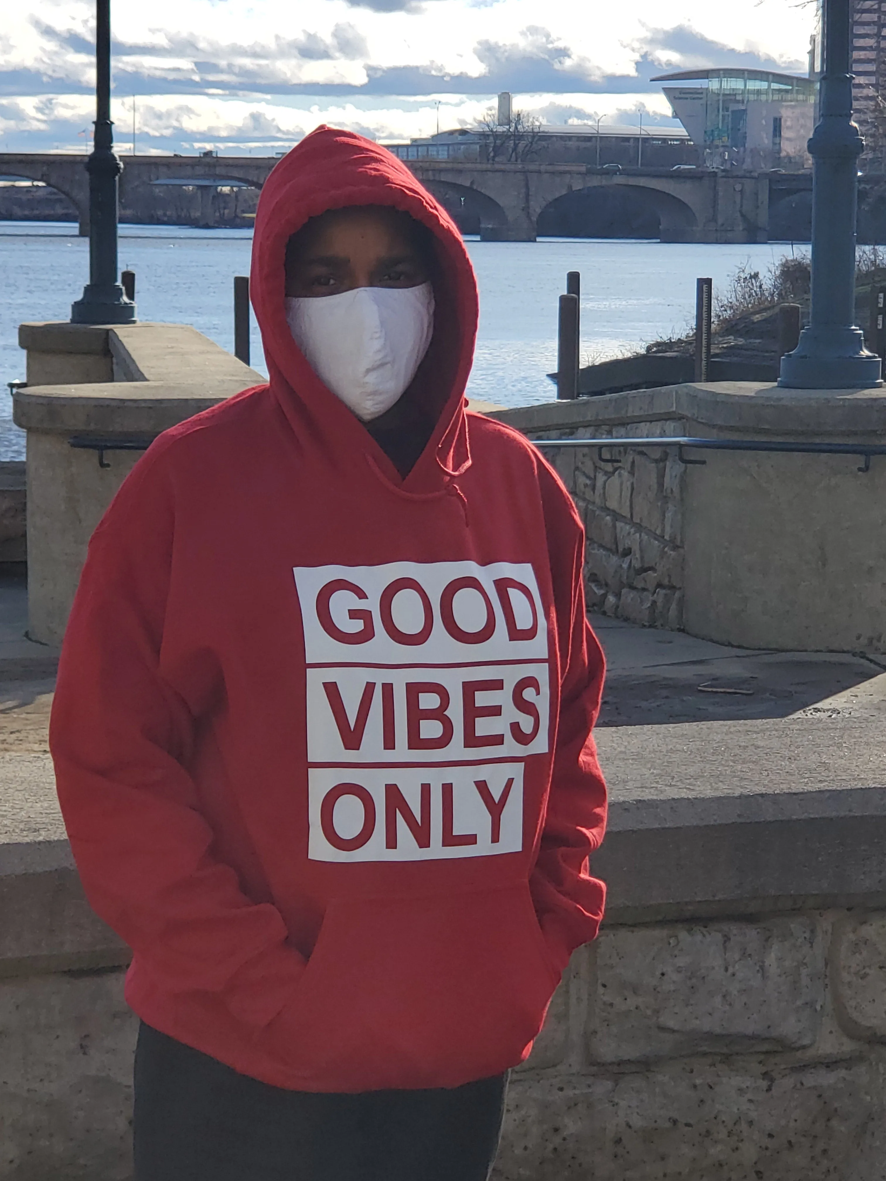 GOOD VIBES ONLY    HOODED SWEATSHIRT